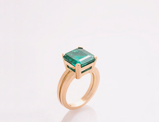 Gold ring with 3.14 k Emerald | Anillos de oro y esmeralda de 3.14k