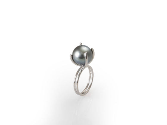 Simple ring with Tahiti Pearl | Anillo sencillo con perla de Tahiti