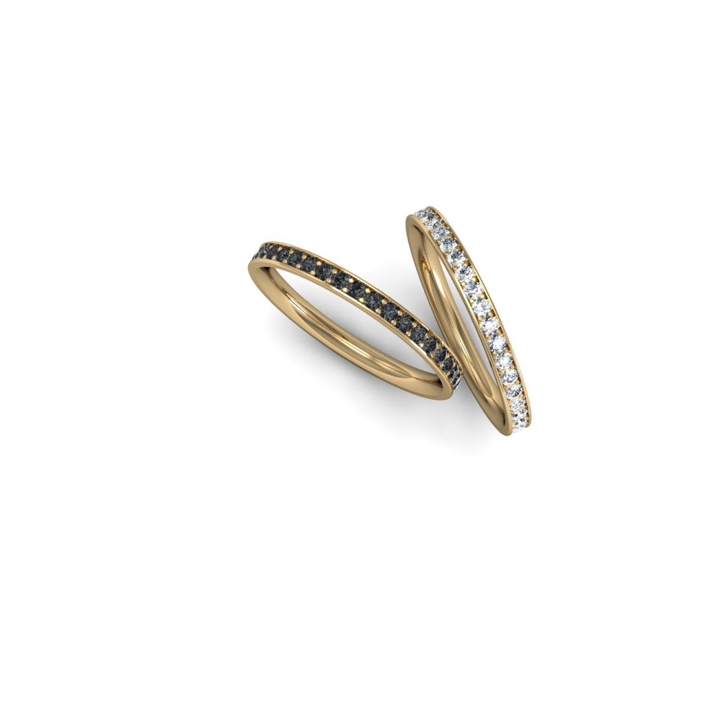 Dos argolla sin fin livianas en oro amarillo 18k con 36 diamantes negros y otra con diamantes blancos, joyería artesanal hecha a mano en Colombia. Vista superior.