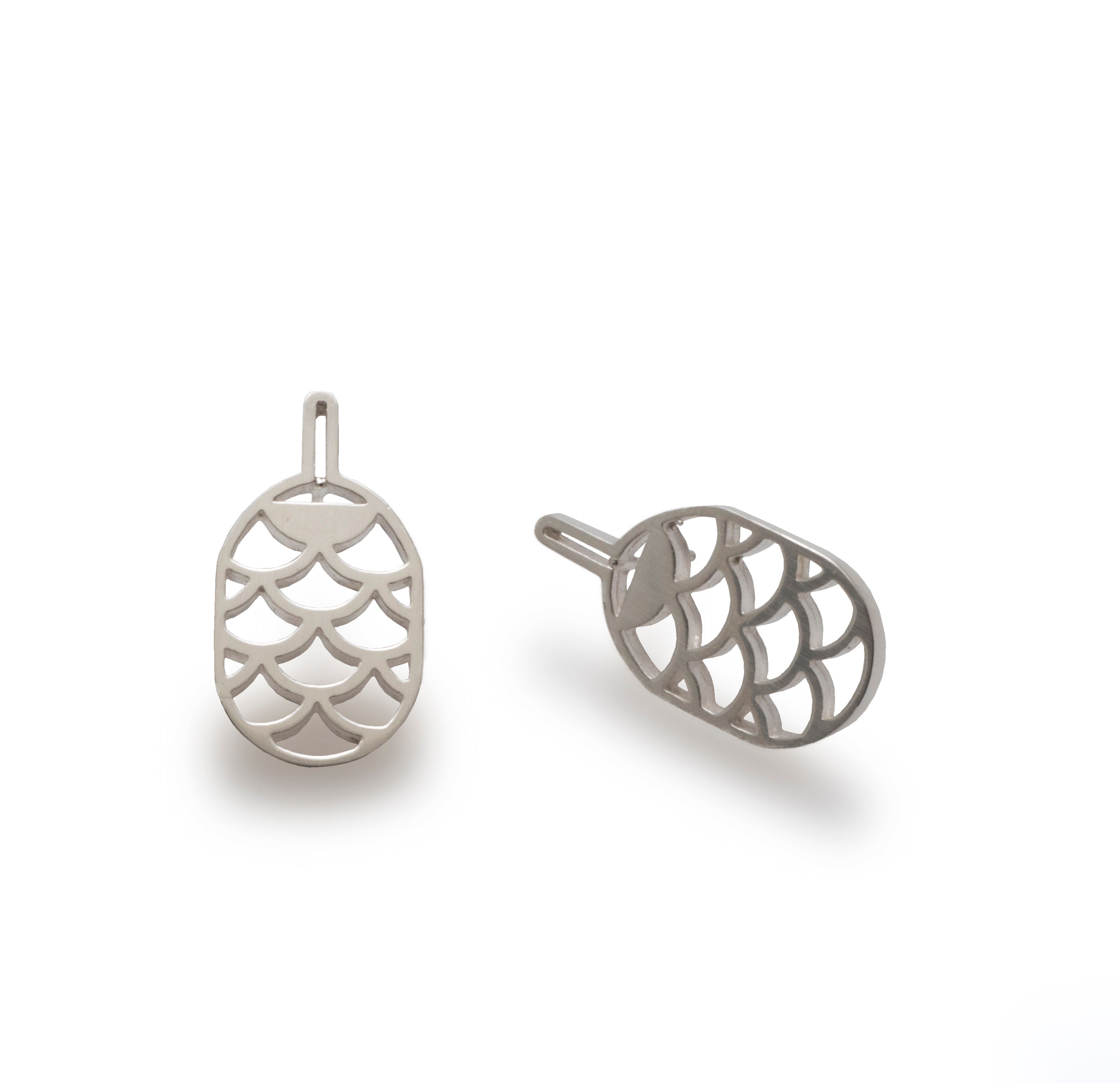 Aretes piñas de plata 925, vista frontal. Joyería de autor, hecho en Colombia por Mariana Shuk