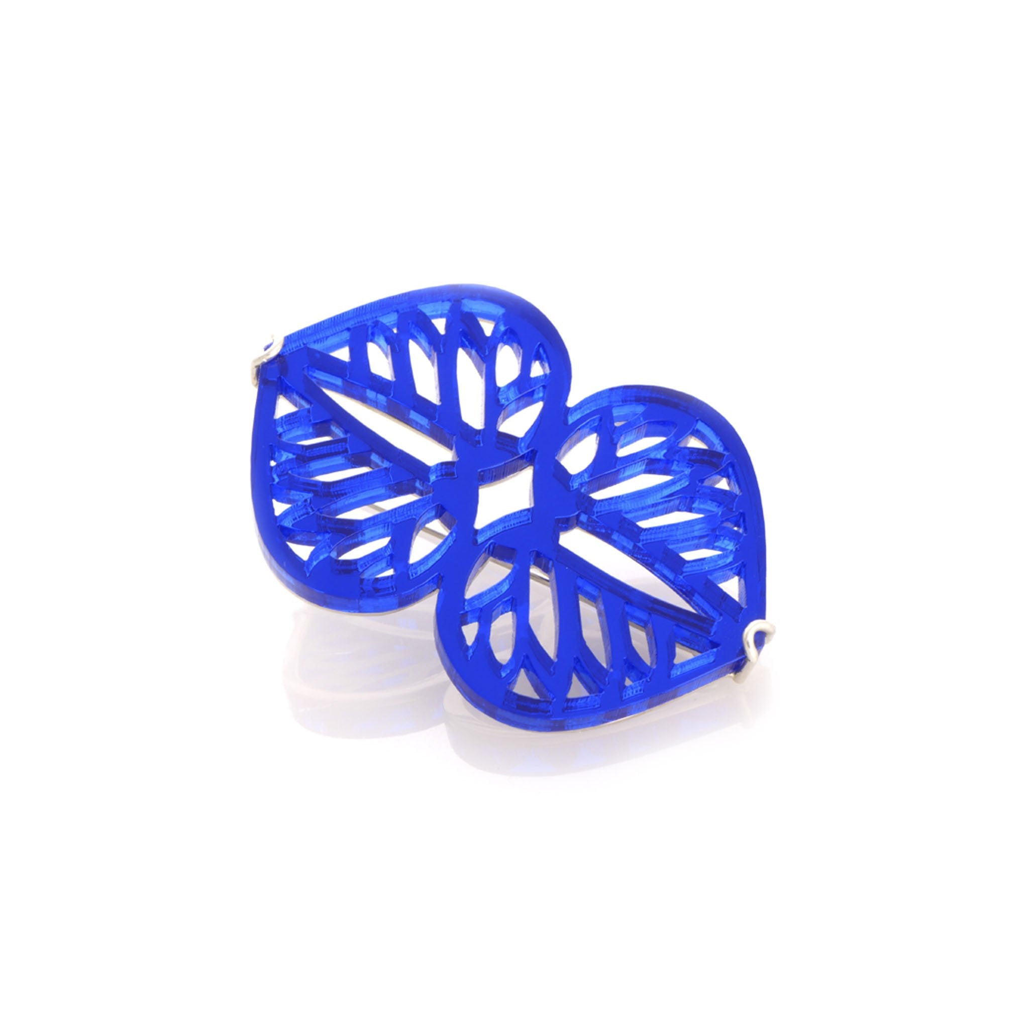 Broche hoja espejo retro en acrílico y plata color azul eléctrico, vista frontal. Joyería de autor, hecho en Colombia por Mariana Shuk.