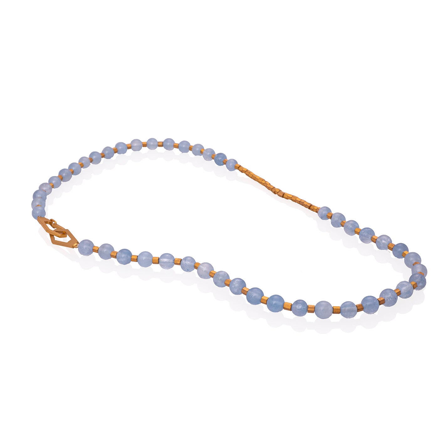 Collar aguamarina lisa en vermeil, foto con vista completa 6mm. Joyería artesanal inspirada en fluidez y equilibrio. Diseños exclusivos, hecho en Colombia por Mariana Shuk.