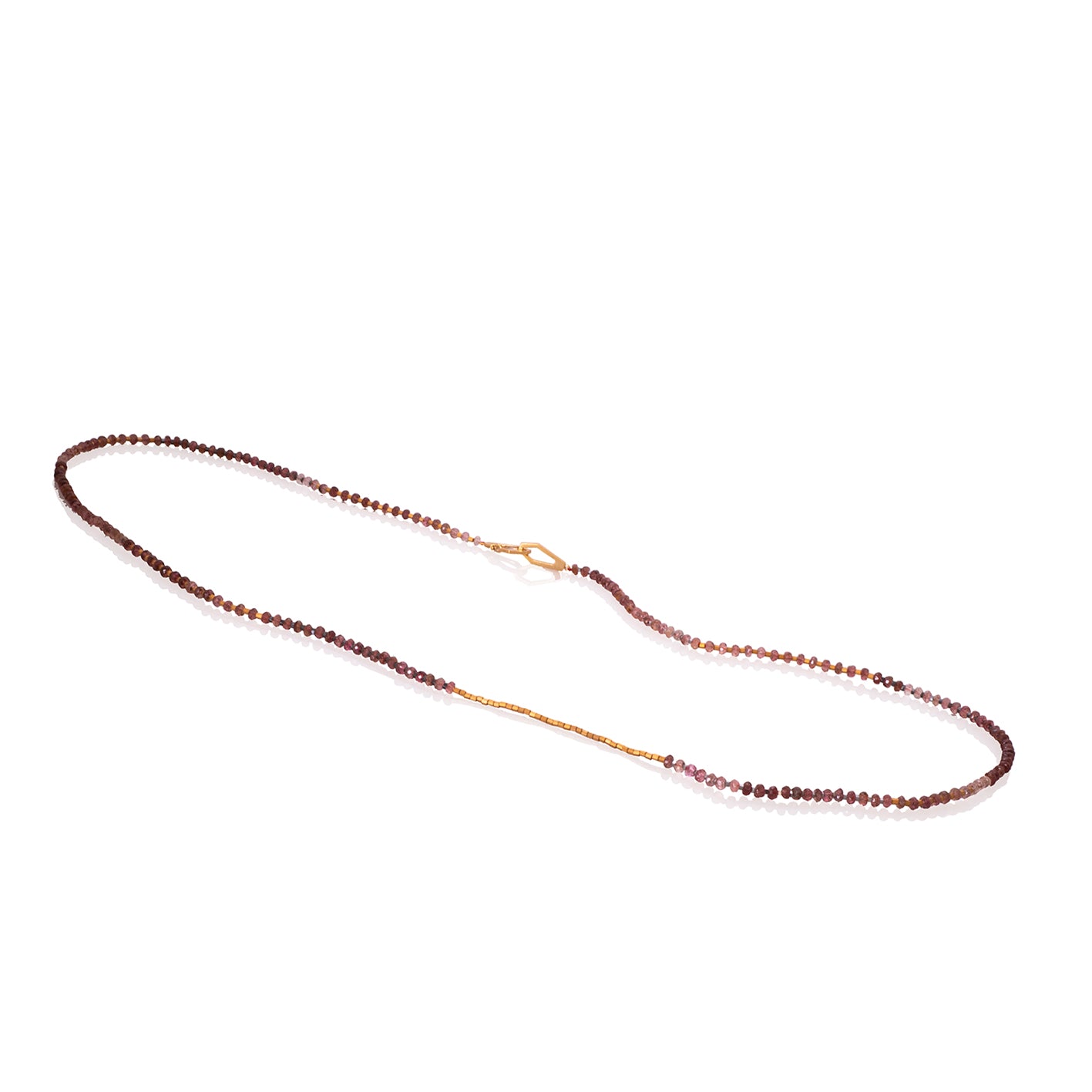 Collar secuencia turmalina rosada, miyuki, broche vermeil, foto con vista frontal. Joyería artesanal inspirada en equilibrio y color. Diseños exclusivos, hecho en Colombia por Mariana Shuk.