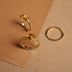 Anillo texturado en oro amarillo 18k con citrino talla rosa vista con tres variaciones y ambientadas, joyería de autor, hecho en Colombia por Mariana Shuk