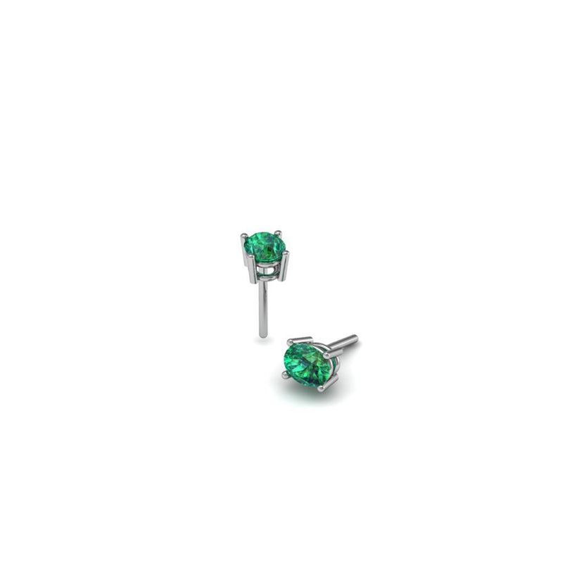 La frescura del verde colombiano se transforma en un destello eterno en estos aretes de autor. Cada esmeralda ovalada de 4.2 x 5.2 mm, brilla con intensidad única sobre oro blanco de 18k. Con medidas de 5.3 x 4.6 x 15.5mm, son una pieza de alta joyería hecha a mano en Colombia, pensada para resaltar la elegancia natural en cada ocasión.