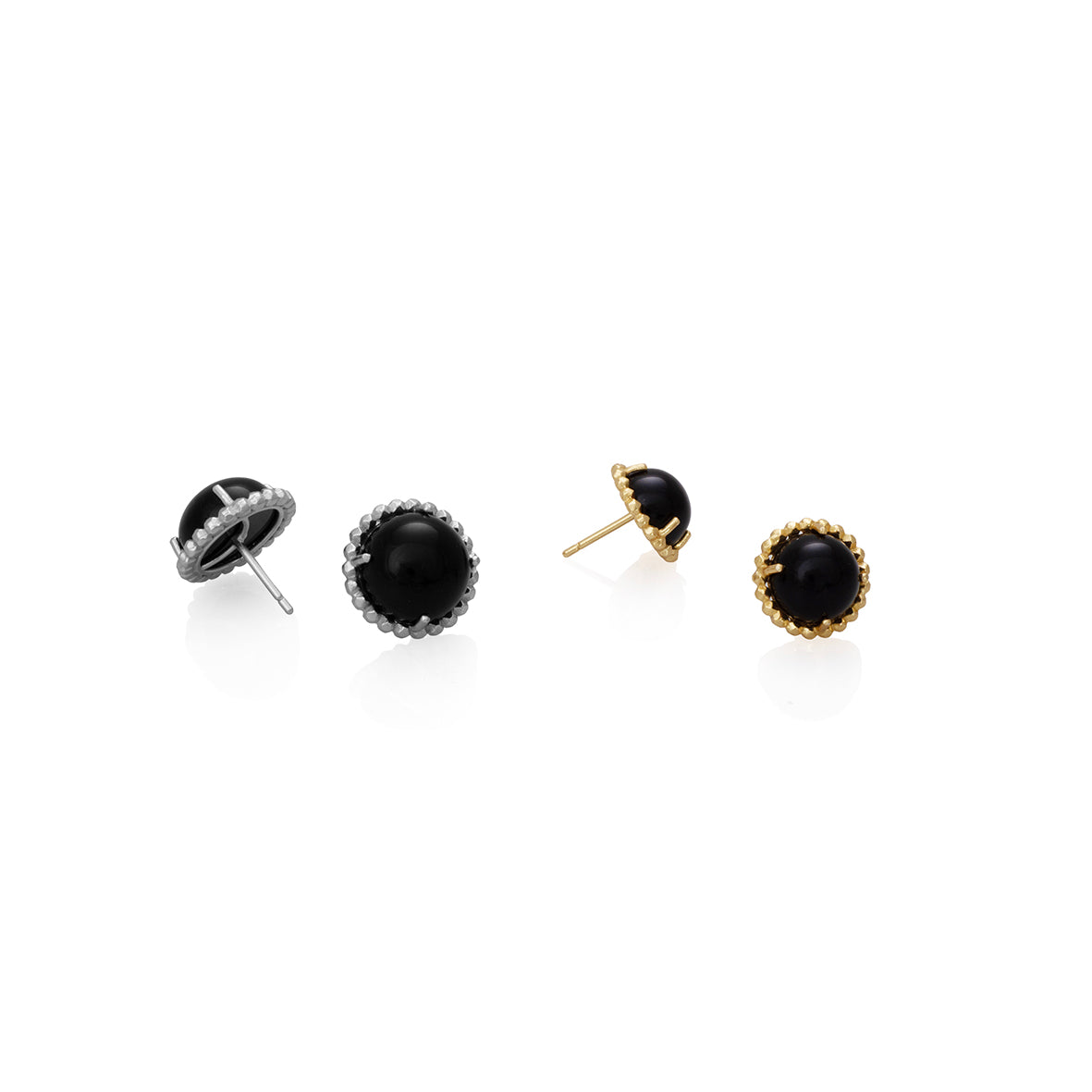 Aretes circulares con taches y onix cabuchon de 12 (izquierda) y 10mm (derecha. Hechos a mano por Mariana Shuk