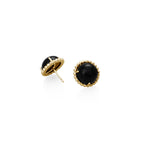 Aretes circulares de taches de plata con enchape de oro y onix cabuchón de 12mm de la colección Taches, hechos por Mariana Shuk