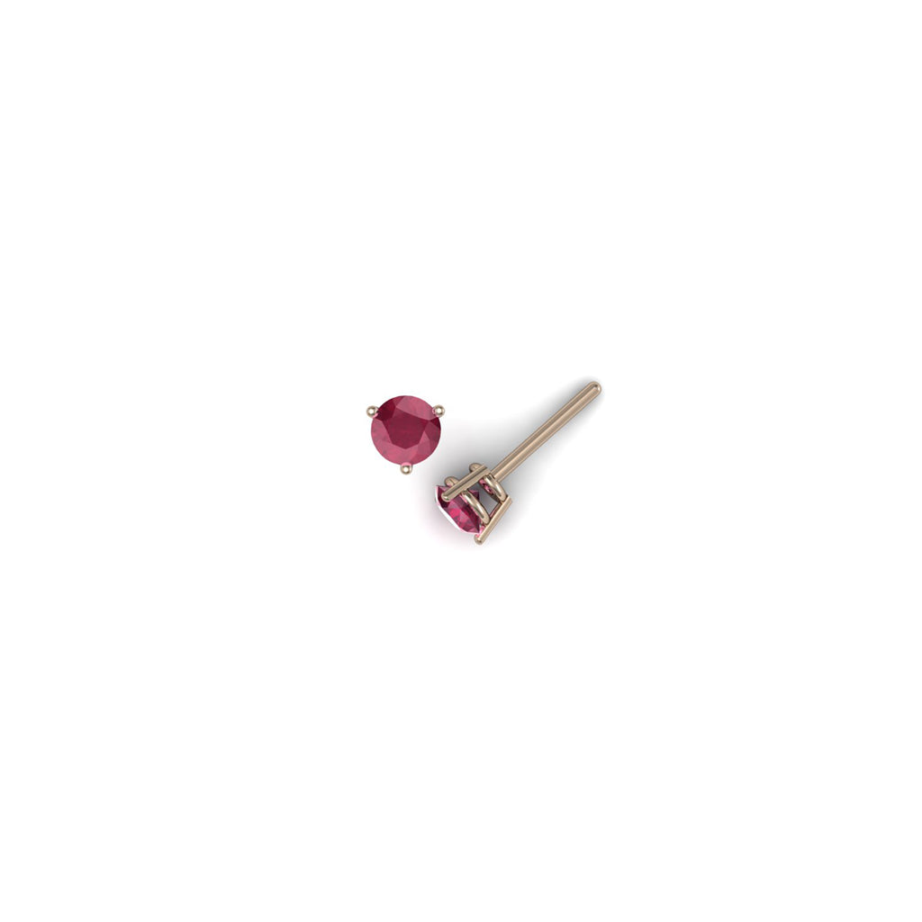 Aretes topos de oro rosado 18k con rubíes redondos talla diamante de 0.29ct (4mm), vista superior. Joyería de autor, hecho en Colombia por Mariana Shuk.