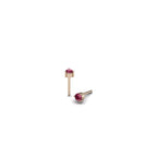 Aretes topos de oro rosado 18k con rubíes redondos de 0.10ct, vista lateral. Joyería de autor, hecho en Colombia por Mariana Shuk.