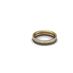 Dos argolla sin fin livianas en oro amarillo 18k con 36 diamantes negros y otra con diamantes blancos, joyería artesanal hecha a mano en Colombia. Vista una sobrepuesta a la otra.