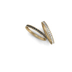 Dos argolla sin fin livianas en oro amarillo 18k con 36 diamantes negros y otra con diamantes blancos, joyería artesanal hecha a mano en Colombia. Vista superior.