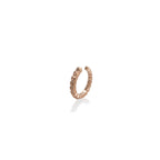 Orejeras con taches en oro rosado de 18k, vista frontal, alta joyería hecha a mano en Colombia.