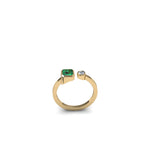 Anillo balance en oro amarillo 18k con esmeralda colombiana octagon de 0.50 ct y diamante GH-VS de 0.11 ct, vista centrado, alta joyería hecha a mano en Colombia.