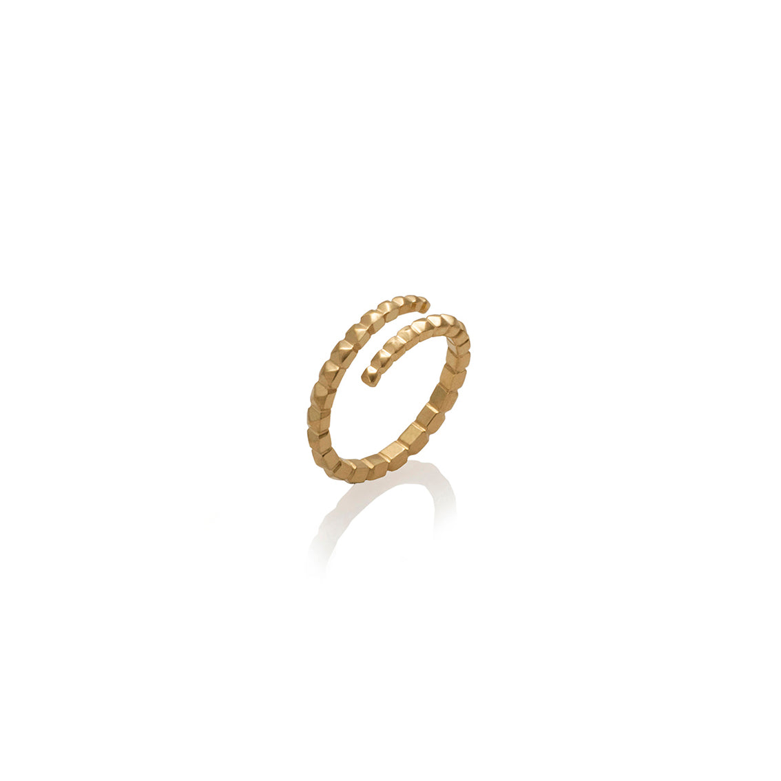 Anillo serpiente taches en oro amarillo 18k, vista lateral, alta joyería de autor hecha a mano en Colombia.