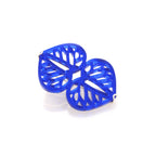 Broche hoja espejo retro en acrílico y plata color azul eléctrico, vista frontal. Joyería de autor, hecho en Colombia por Mariana Shuk.