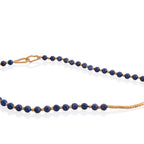 Collar lapislázuli en vermeil, foto con vista frontal. Joyería artesanal inspirada en profundidad y equilibrio. Diseños exclusivos, hecho en Colombia por Mariana Shuk.