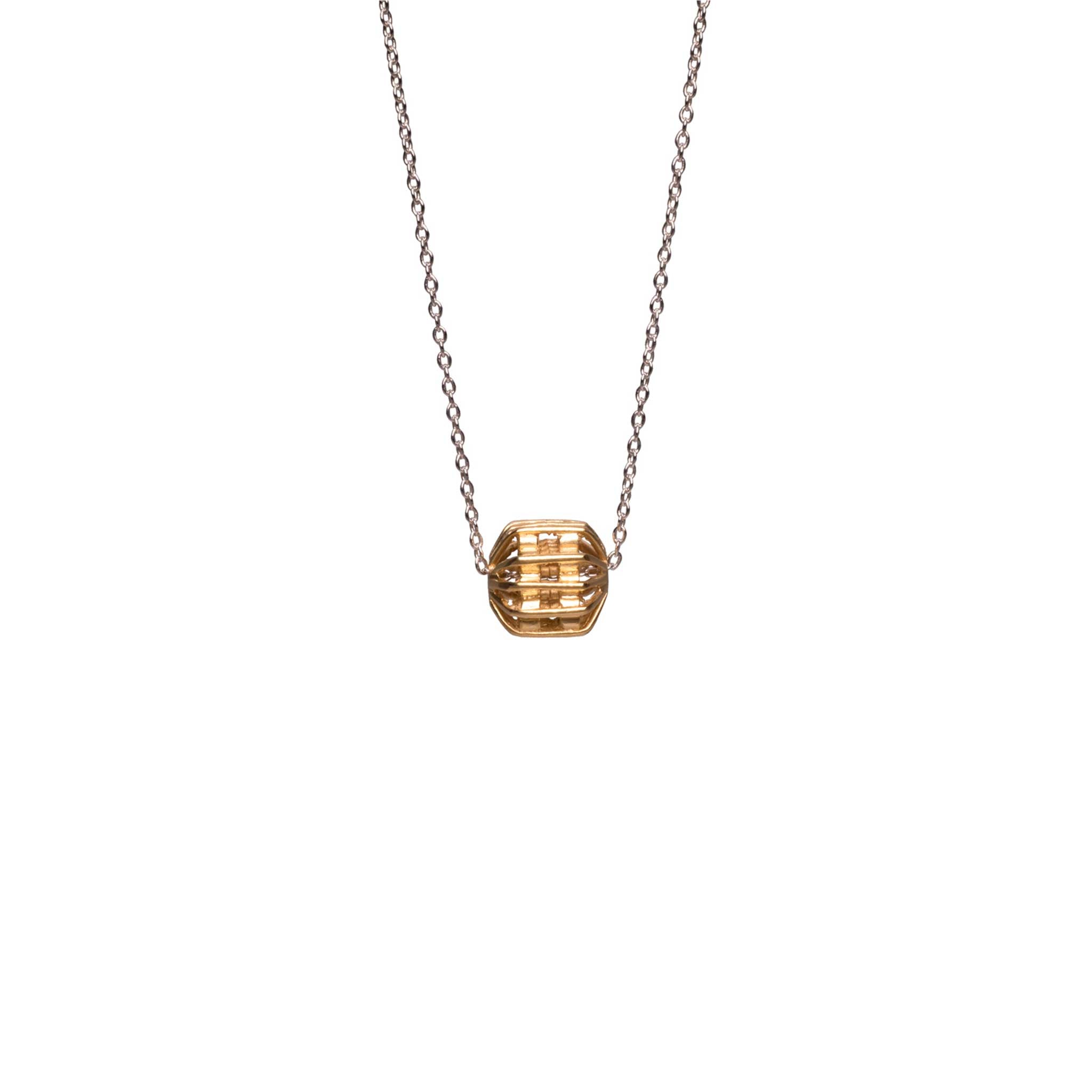 Dije Globo simple en plata, foto frontal. Joyería de autor, hecho en Colombia por Mariana Shuk.