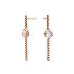 Pendientes largos con piedra luna azul en oro rosado 18k vista lateral. Joyería de autor, hecho en Colombia por Mariana Shuk.